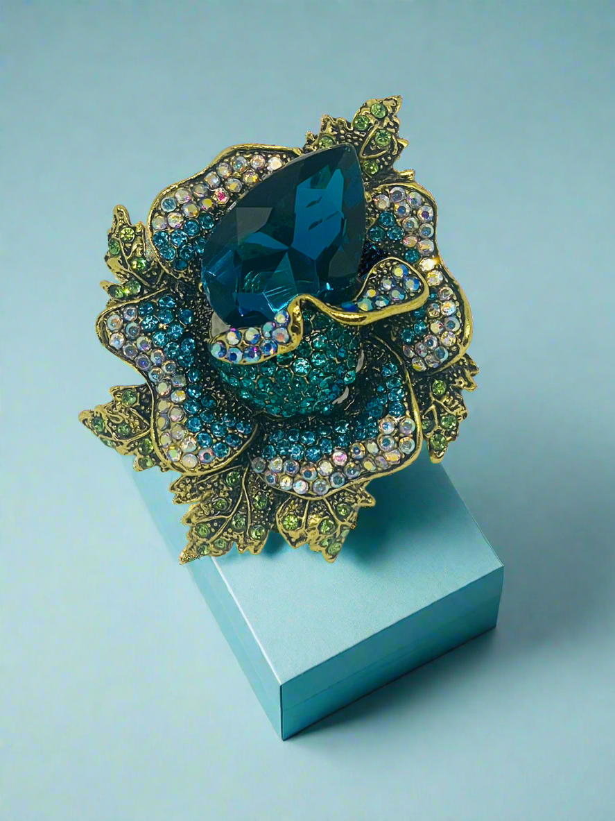 Beautiful Vintage Style Brooch