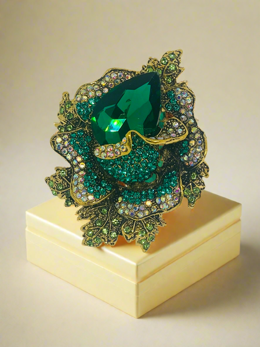 Beautiful Vintage Style Brooch