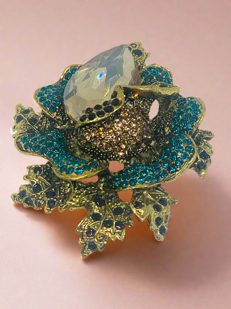 Beautiful Vintage Style Brooch