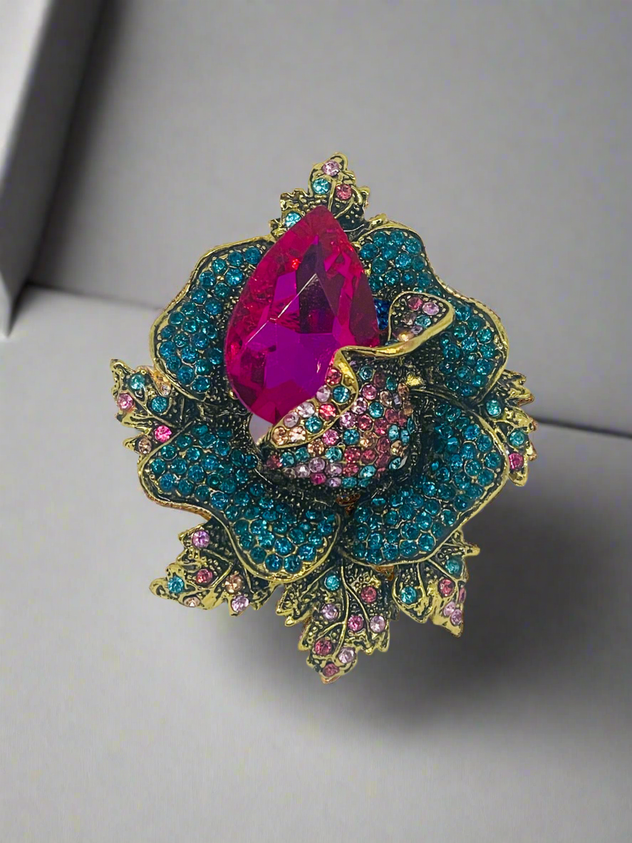 Beautiful Vintage Style Brooch