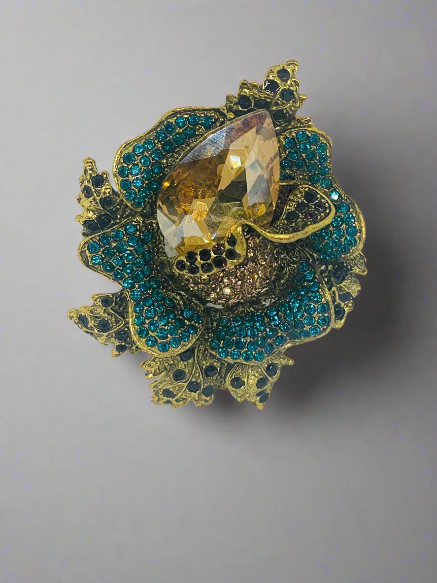 Beautiful Vintage Style Brooch