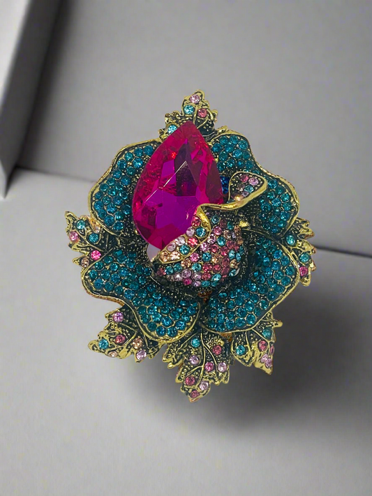 Beautiful Vintage Style Brooch